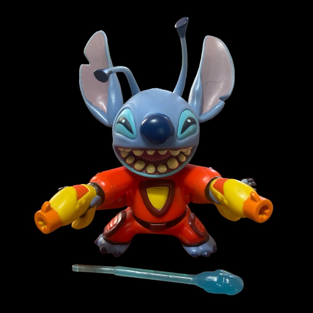 2001 Disney Lilo & Stitch RED SPACESUIT STITCH with Firing Rayguns 4.5” Figure